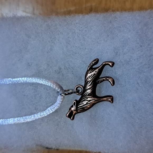 Copper Howling Wolf Necklace - Picture 5 of 5